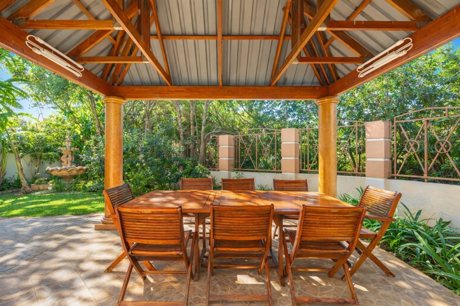 5 Bedroom Property for Sale in Caribbean Beach Club North West